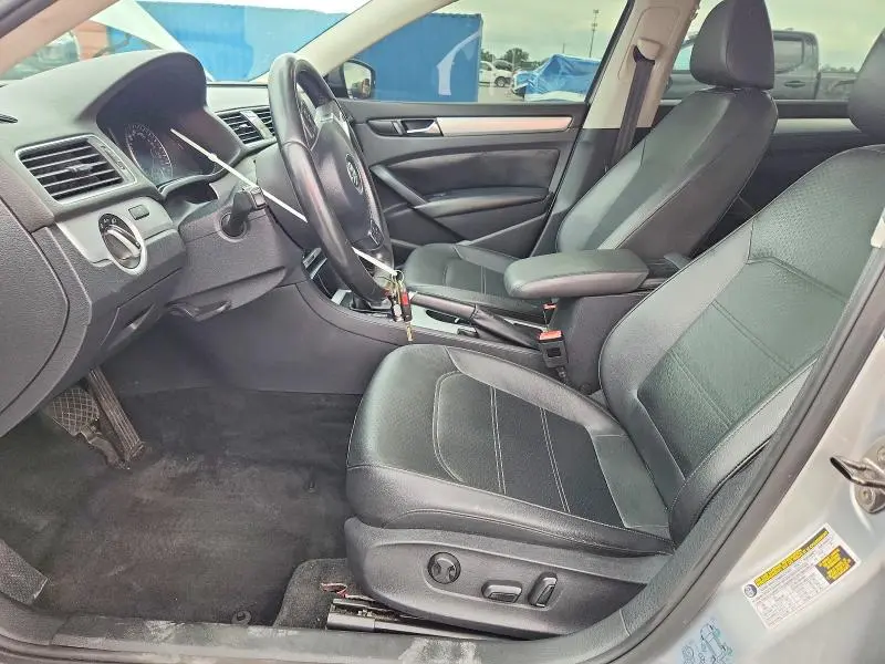 2013 VOLKSWAGEN PASSAT SE  