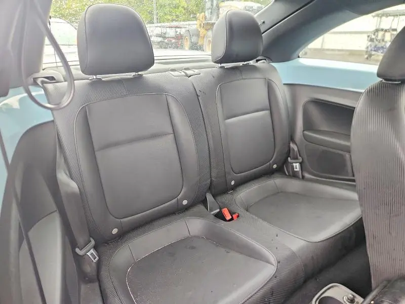 2016 VOLKSWAGEN BEETLE SE  