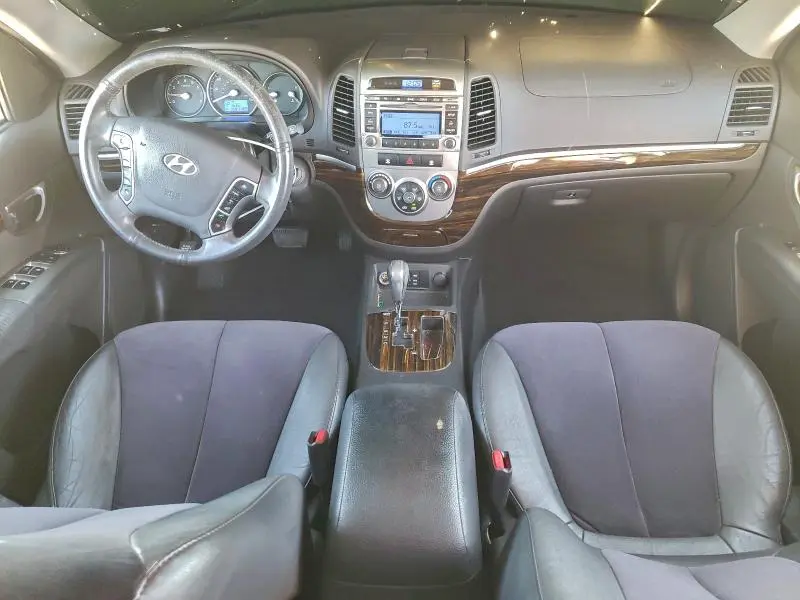 2011 HYUNDAI SANTA FE SE  