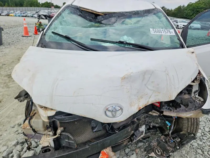 2011 TOYOTA SIENNA LE  