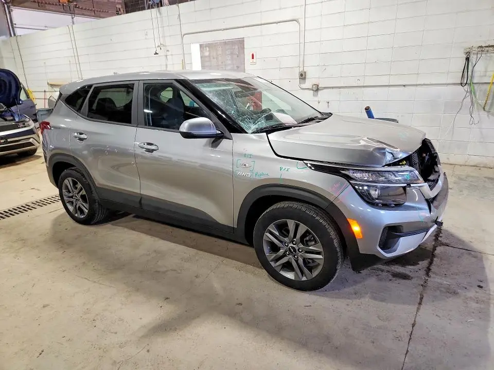 2023 KIA SELTOS LX  