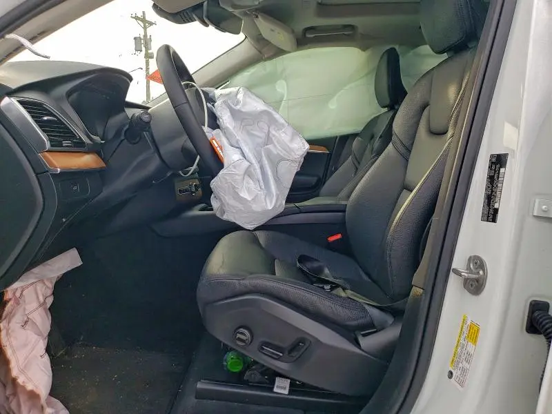 2024 VOLVO XC90 PLUS  