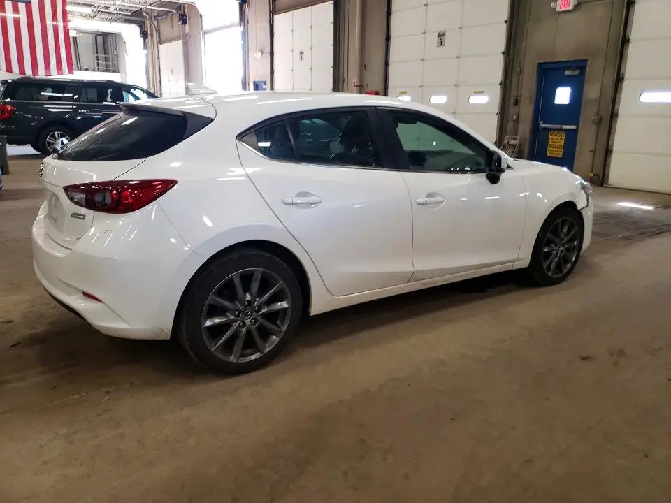 2018 MAZDA 3 TOURING  