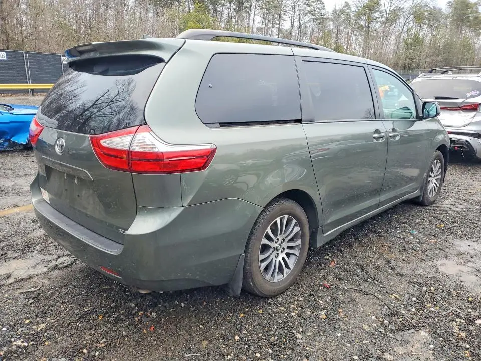 2019 TOYOTA SIENNA XLE 8-PASSENGER  