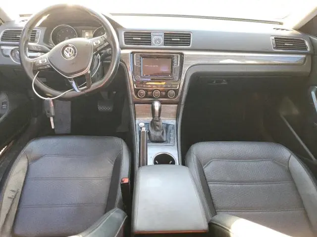 2017 VOLKSWAGEN PASSAT SE  
