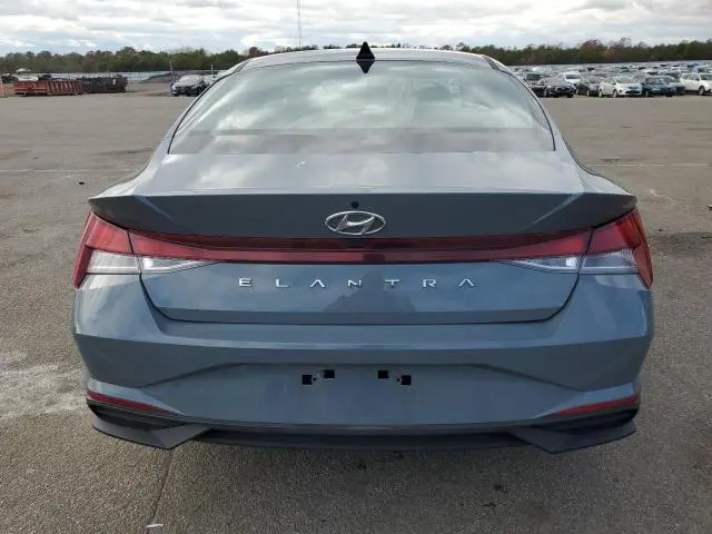 2022 HYUNDAI ELANTRA SE  