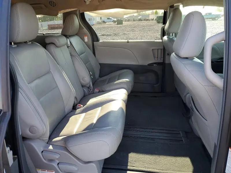 2015 TOYOTA SIENNA XLE 8-PASSENGER  