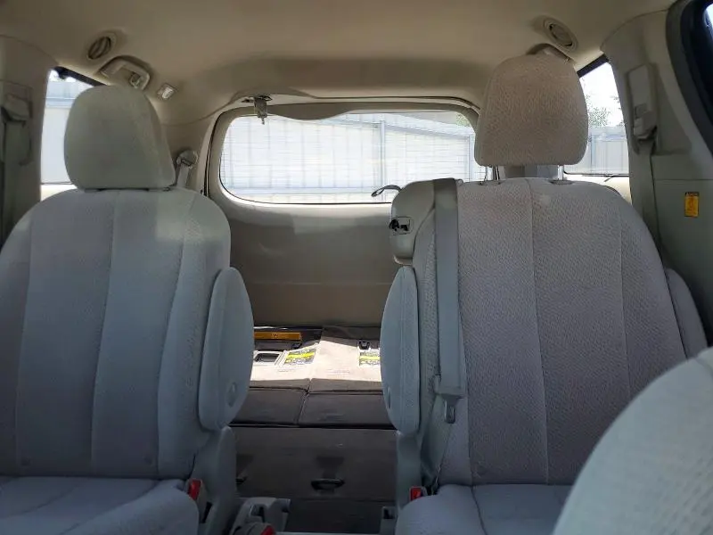 2011 TOYOTA SIENNA   