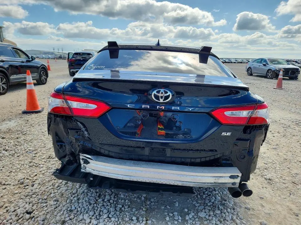 2020 TOYOTA CAMRY SE  