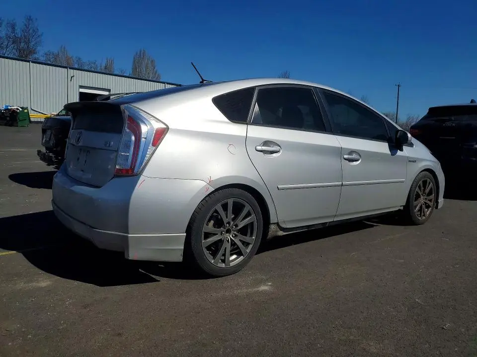 2014 TOYOTA PRIUS THREE  