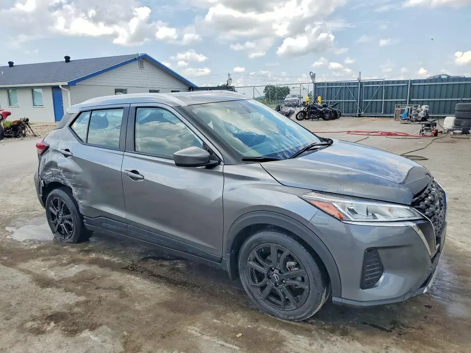 2023 NISSAN KICKS SV  