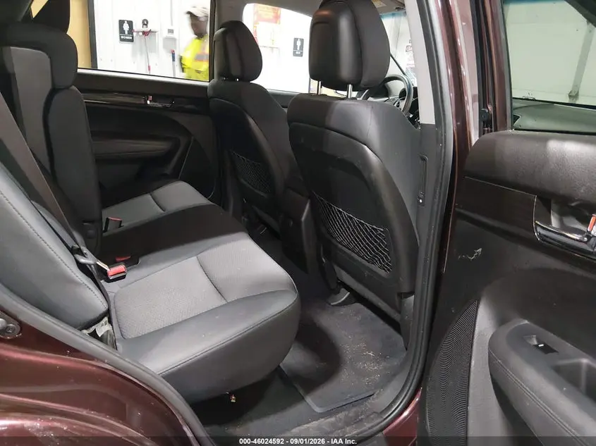 2011 KIA SORENTO LX