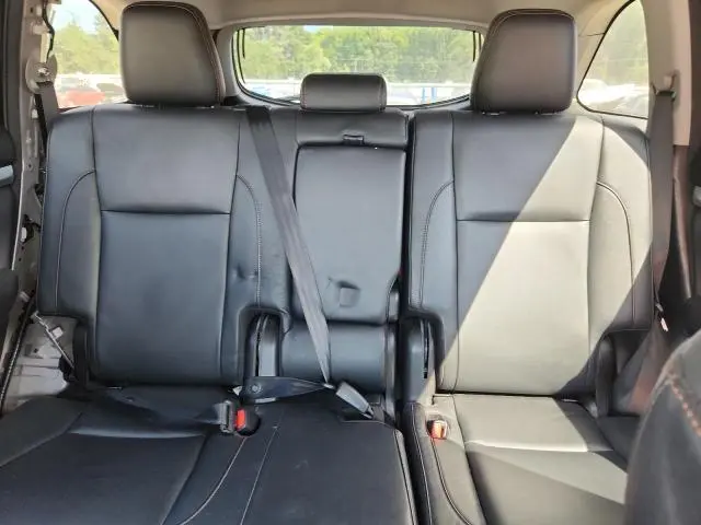 2017 TOYOTA HIGHLANDER SE  
