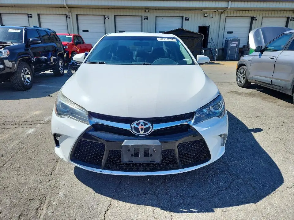 2015 TOYOTA CAMRY SE  