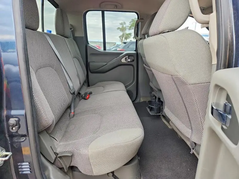 2017 NISSAN FRONTIER SV  