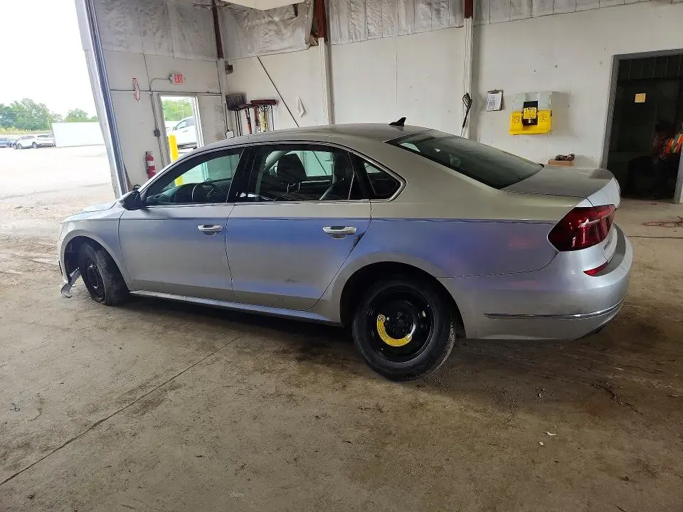 2018 VOLKSWAGEN PASSAT SE  