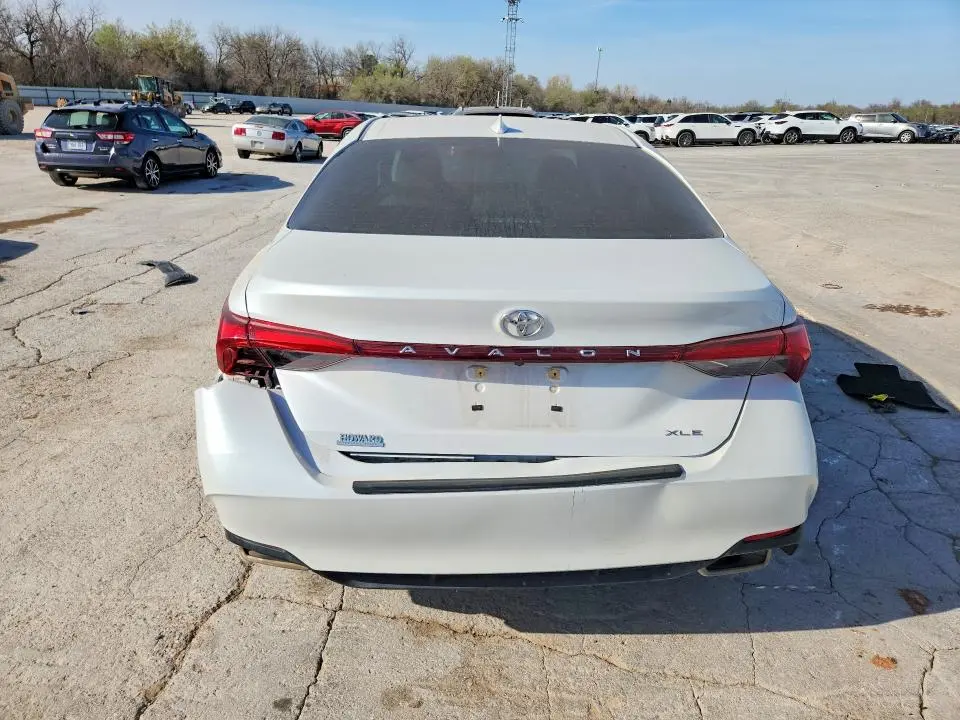 2020 TOYOTA AVALON XLE  