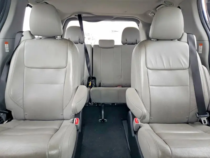 2015 TOYOTA SIENNA LIMITED PREMIUM 7-PASSENGER  