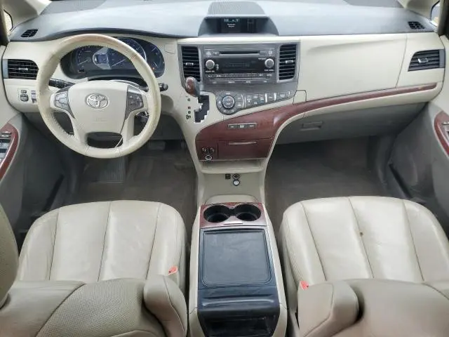 2014 TOYOTA SIENNA XLE  