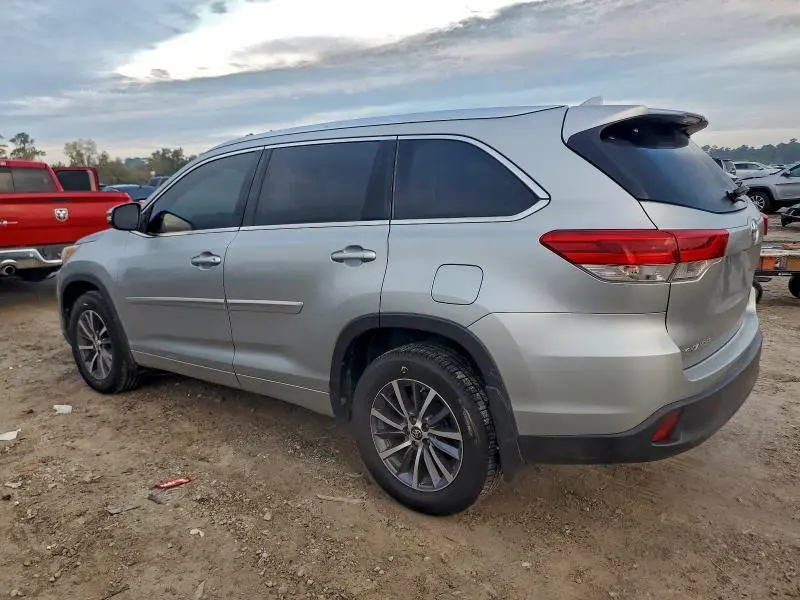 2017 TOYOTA HIGHLANDER SE  
