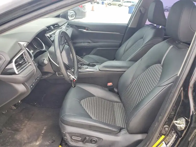 2018 TOYOTA CAMRY SE  