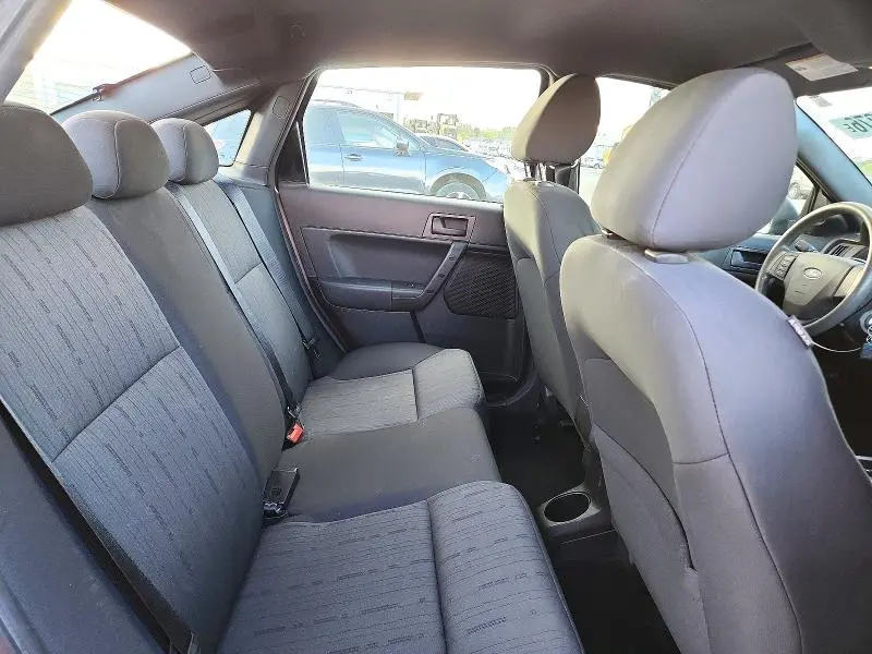 2011 FORD FOCUS SE  