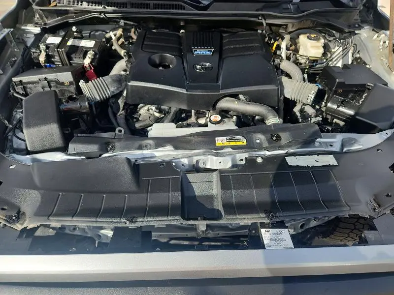 2024 TOYOTA TUNDRA SR5  