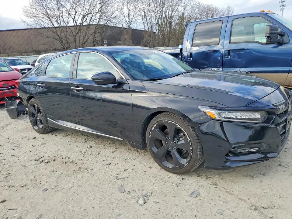 2019 HONDA ACCORD TOURING  