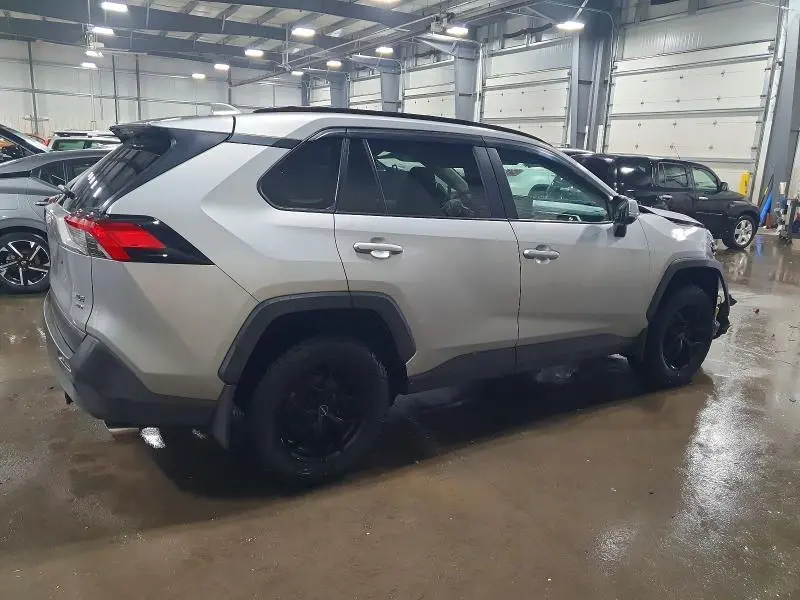 2021 TOYOTA RAV4 XLE  