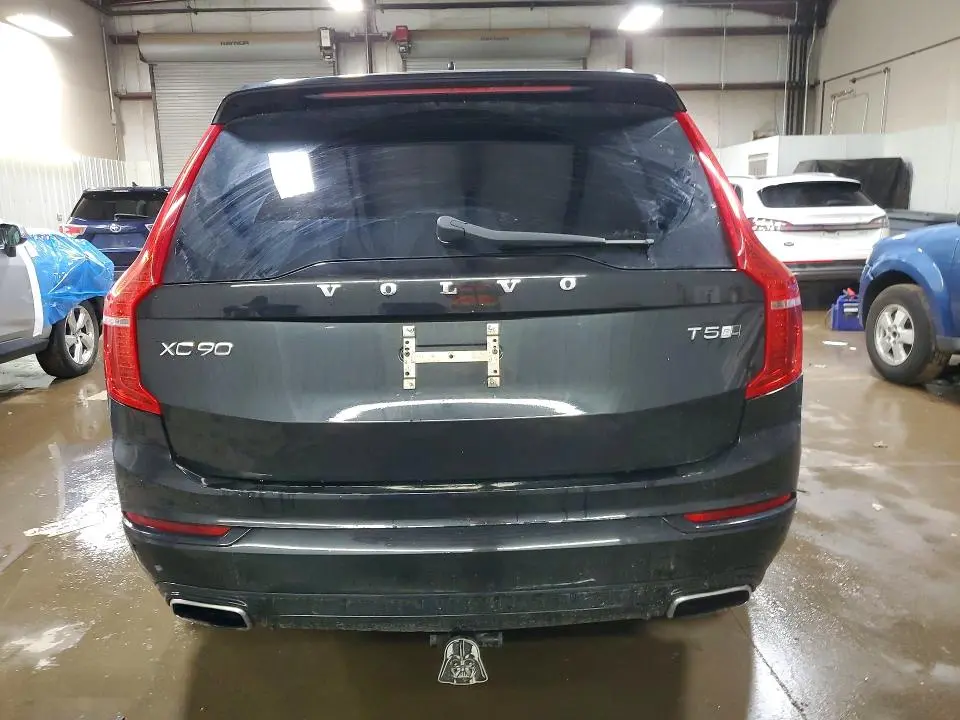 2018 VOLVO XC90 T5  