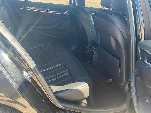2019 BMW 530E   