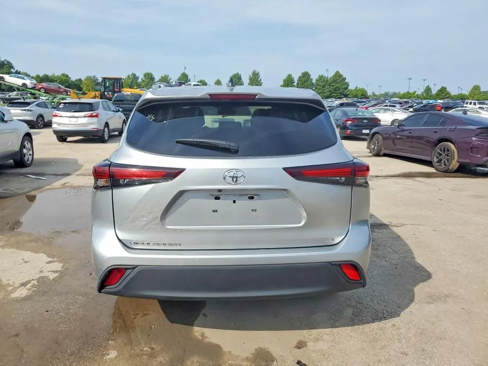 2024 TOYOTA HIGHLANDER LE  