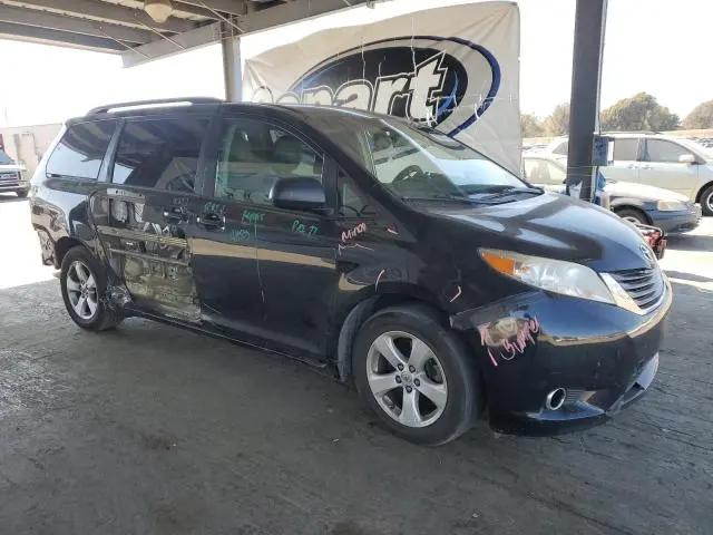 2017 TOYOTA SIENNA LE  