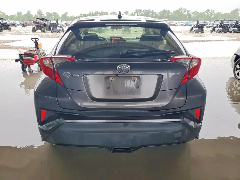 2020 TOYOTA C-HR LE  