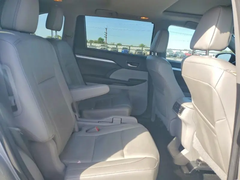 2016 TOYOTA HIGHLANDER XLE  