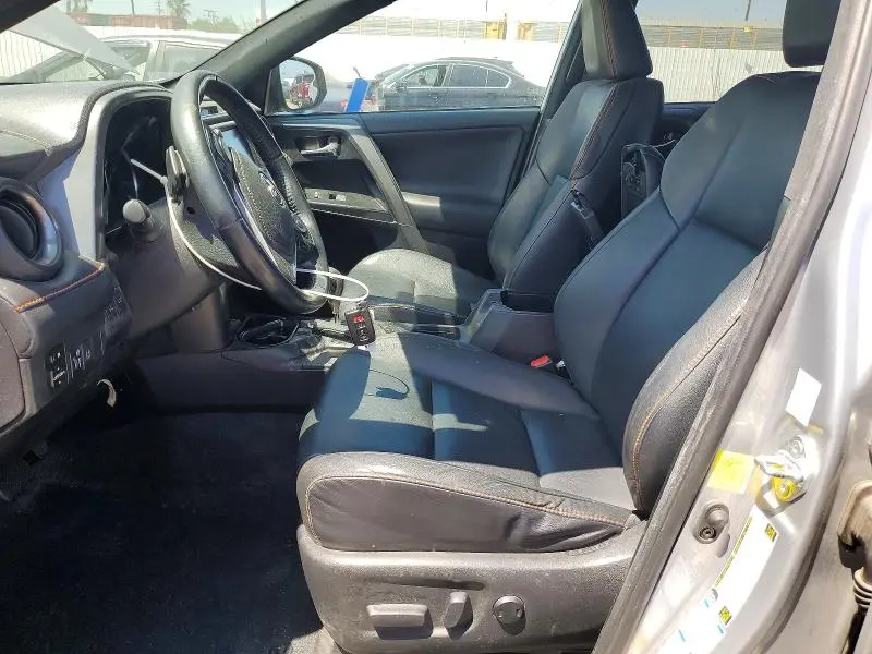 2016 TOYOTA RAV4 SE  