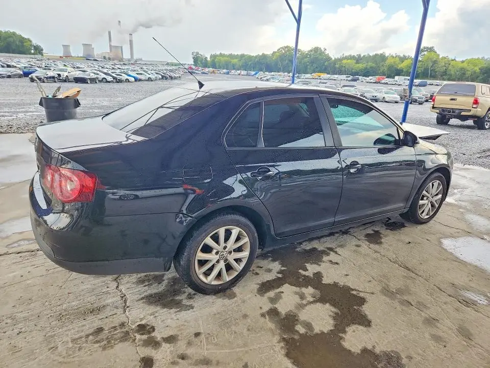 2010 VOLKSWAGEN JETTA SE  