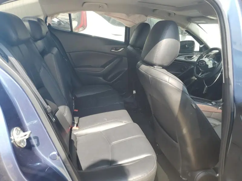2018 MAZDA 3 TOURING  
