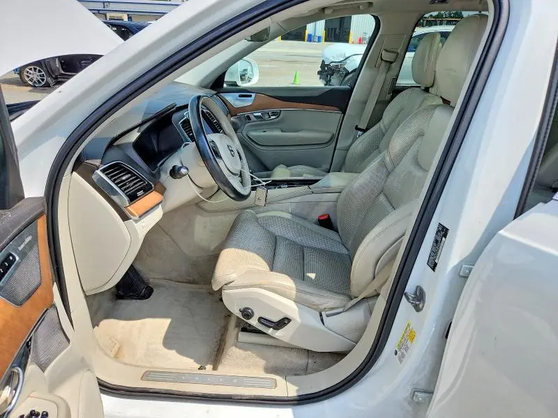 2016 VOLVO XC90 T6  