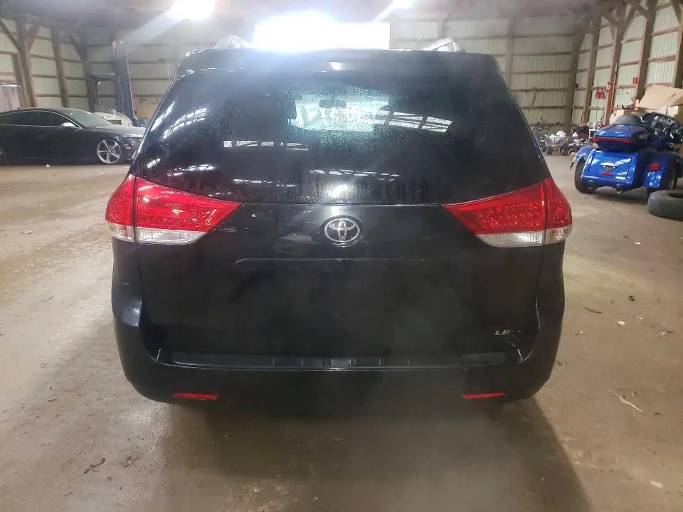 2011 TOYOTA SIENNA   