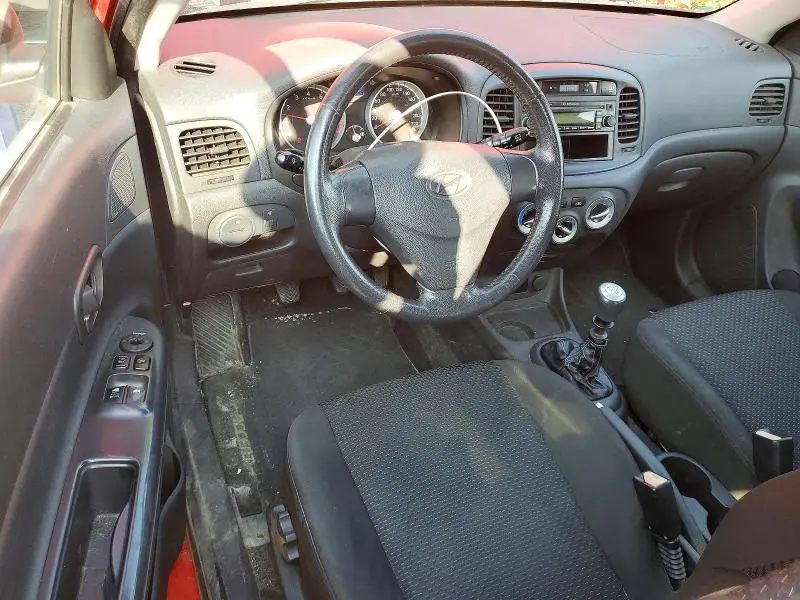 2010 HYUNDAI ACCENT SE  