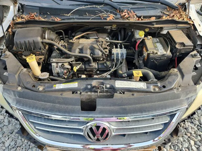 2010 VOLKSWAGEN ROUTAN SE  