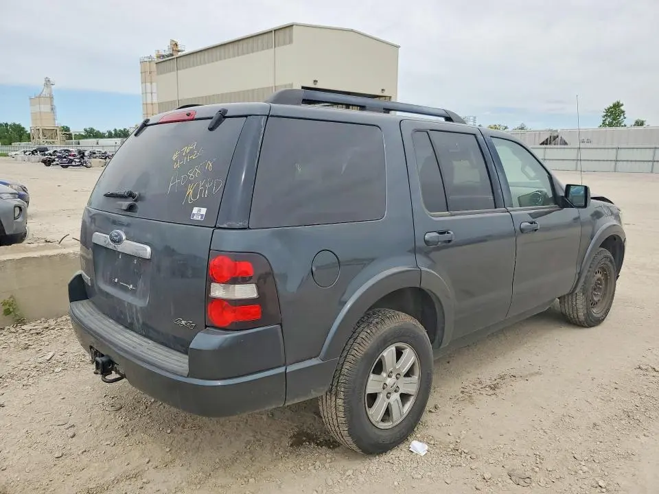 2010 FORD EXPLORER XLT  