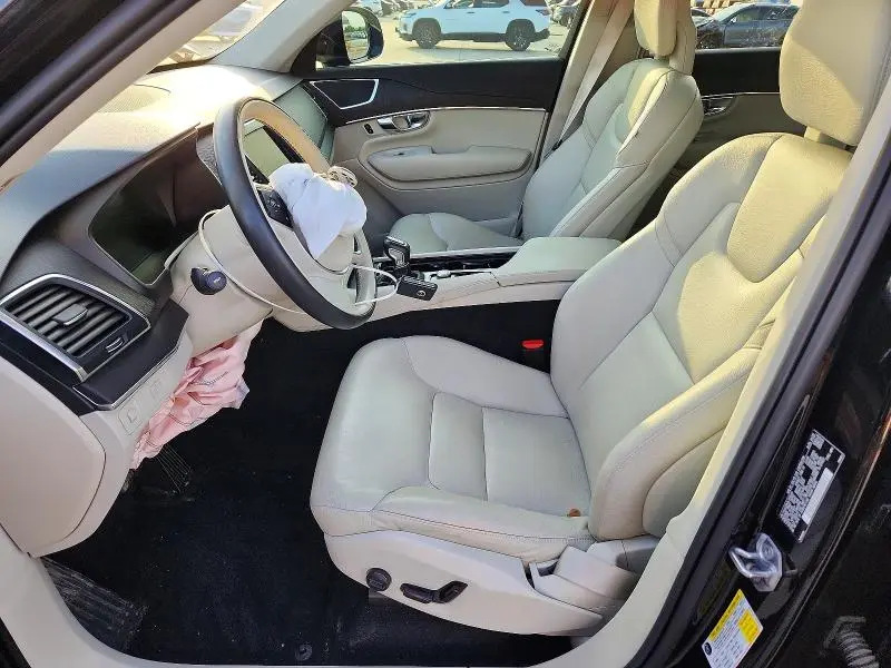 2020 VOLVO XC90 T6 MOMENTUM  