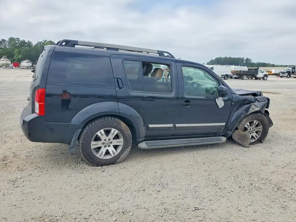 2012 NISSAN PATHFINDER S  
