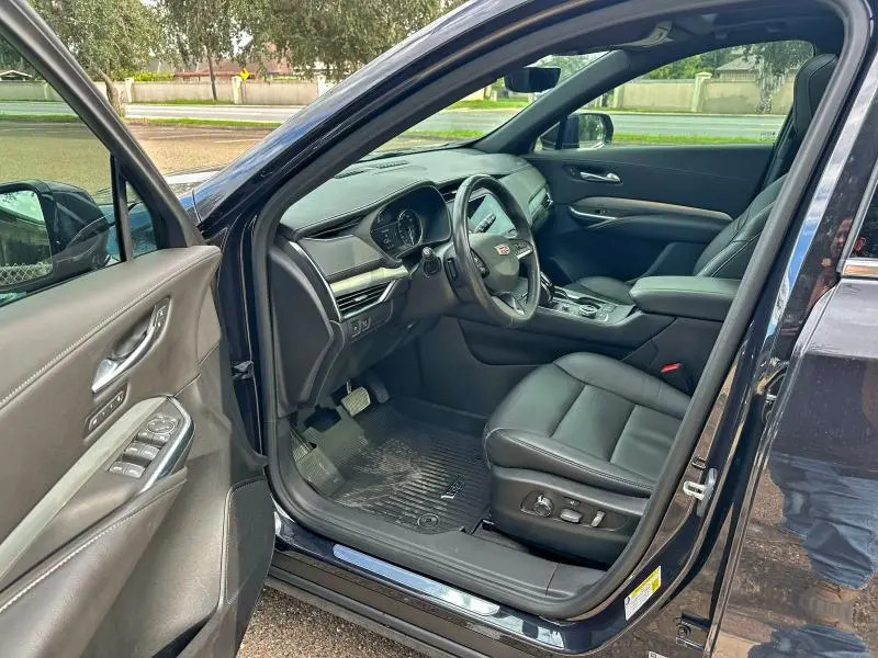 2023 CADILLAC XT4 PREMIUM LUXURY  