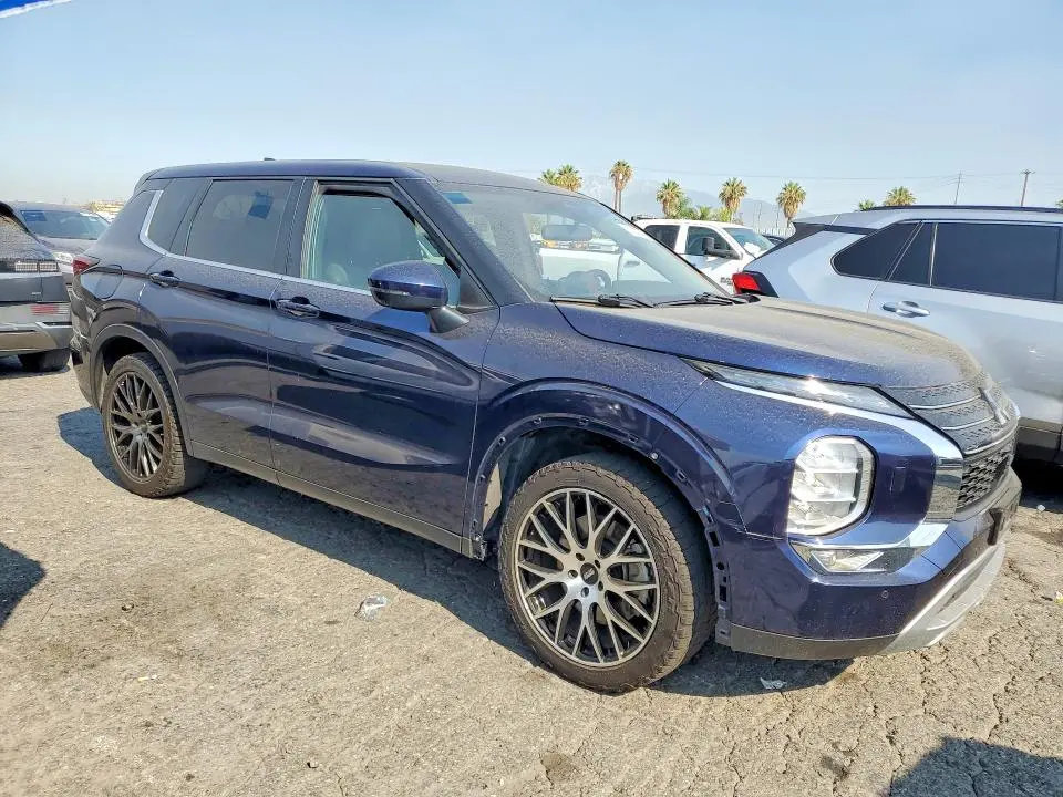 2022 MITSUBISHI OUTLANDER SE  
