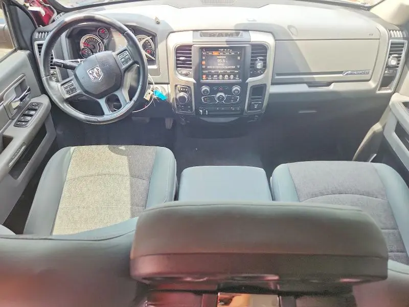 2016 RAM 1500 SLT  
