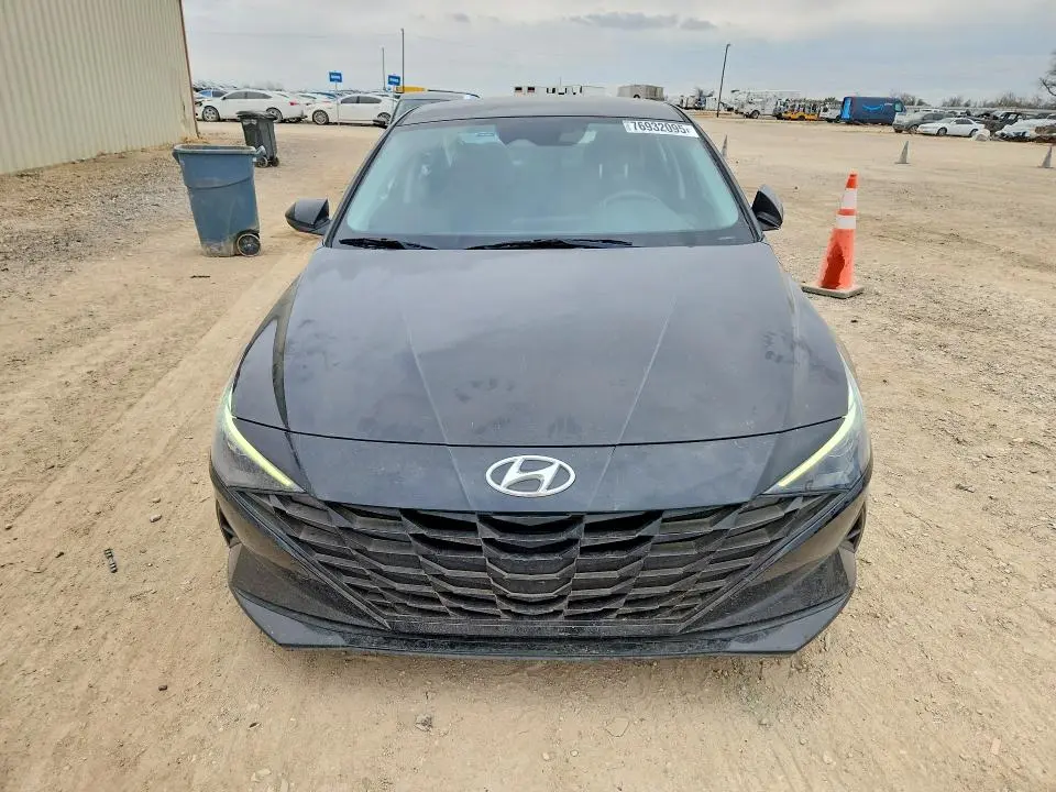 2023 HYUNDAI ELANTRA SE  