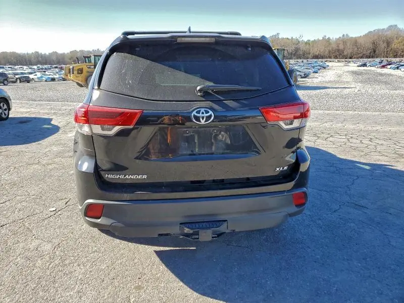 2017 TOYOTA HIGHLANDER SE  